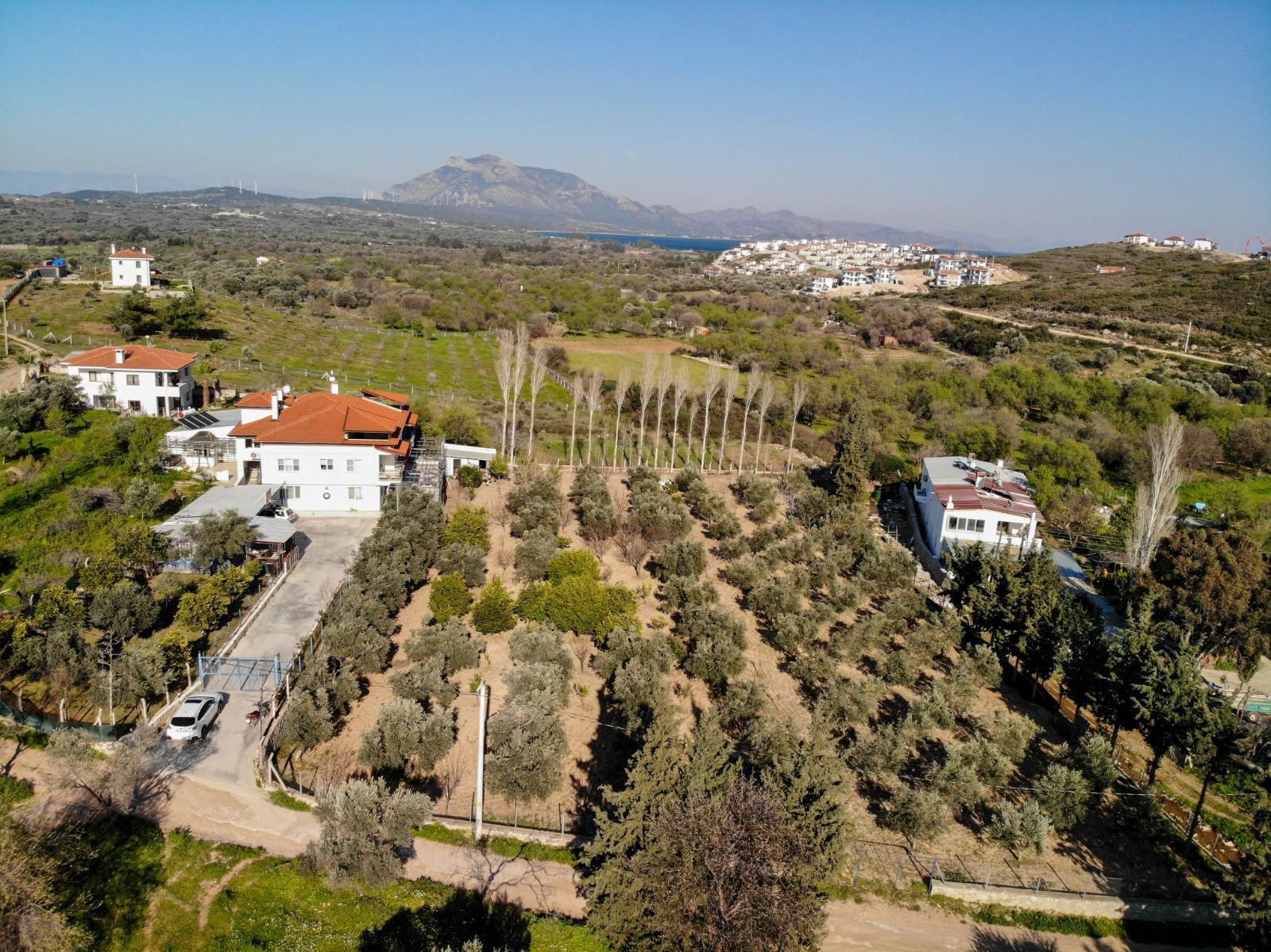 DATÇA'DA İÇİNDE APARTMAAN BULUNAN ARAZİ